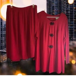 Enge 16W red long sleeve 2 piece suit. Rayon Blend. Perfect for the holidays.